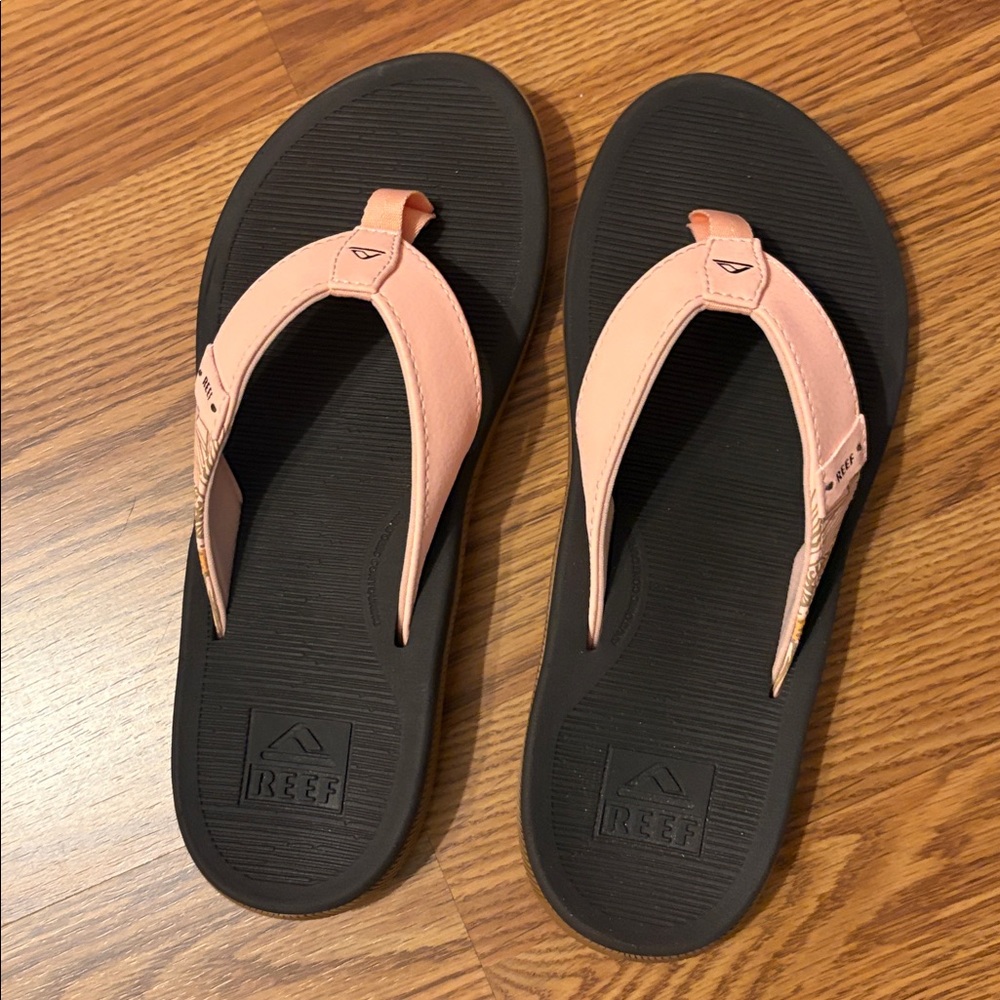 Reef Black and Peach Flip Flops NWOT